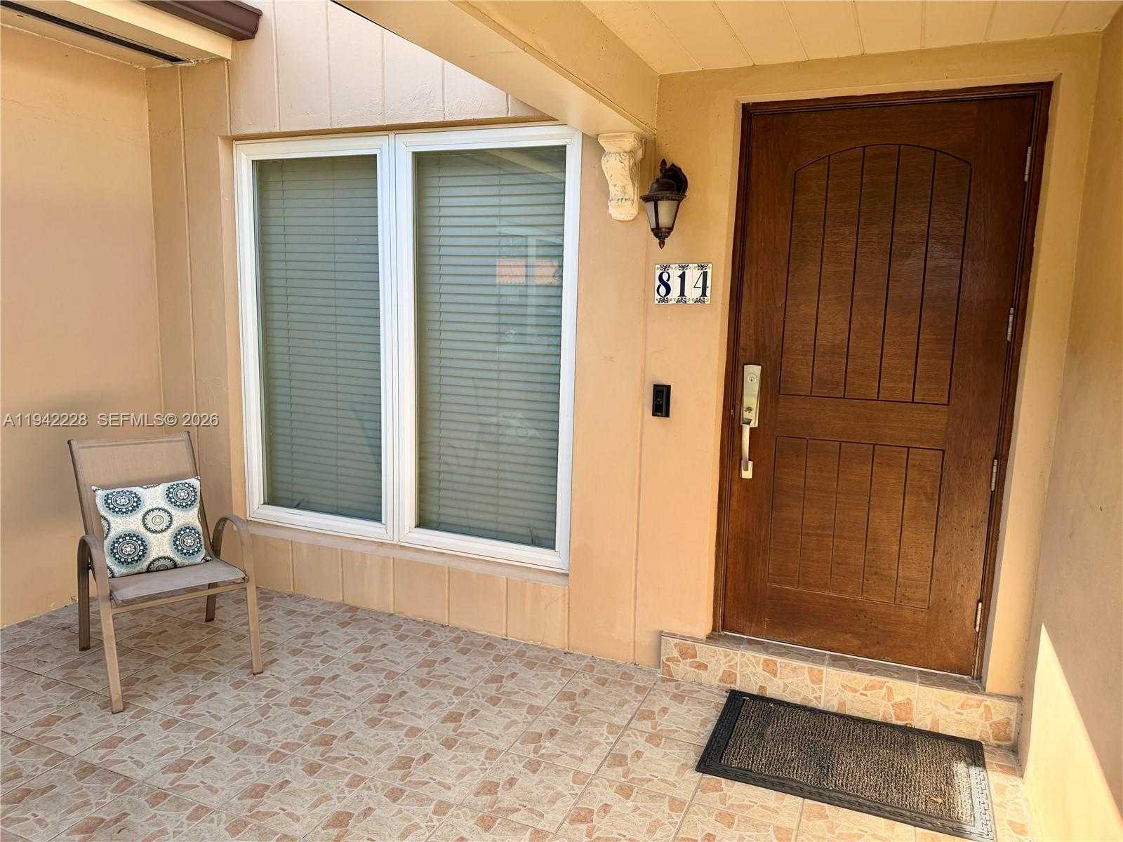 Small Image of 814 CAPRI ST, Coral Gables Number 2