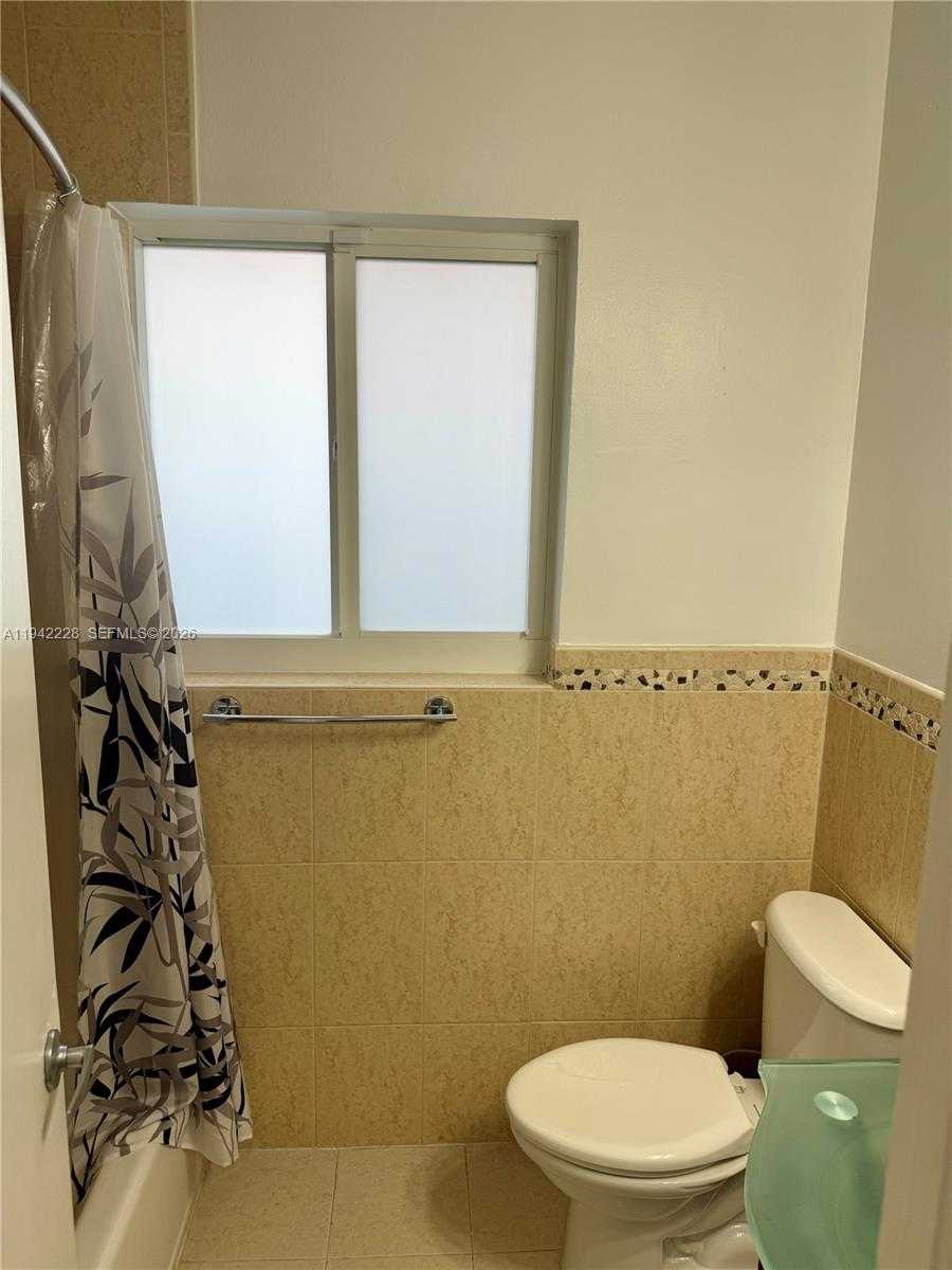 Small Image of 814 CAPRI ST, Coral Gables Number 28