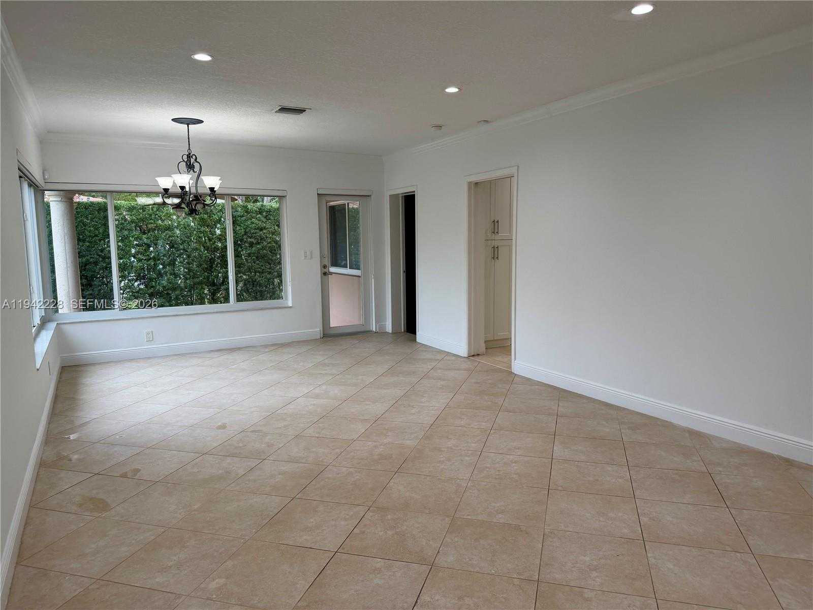 Small Image of 814 CAPRI ST, Coral Gables Number 3