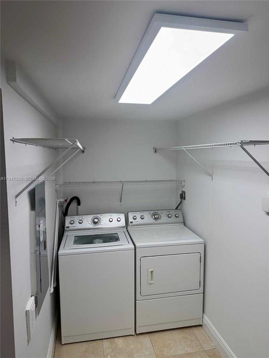 Small Image of 814 CAPRI ST, Coral Gables Number 30