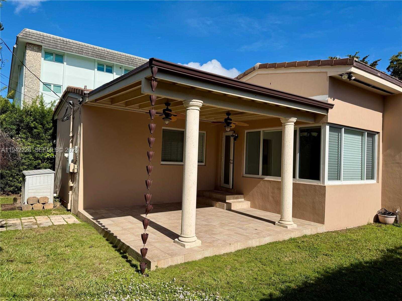 Small Image of 814 CAPRI ST, Coral Gables Number 34