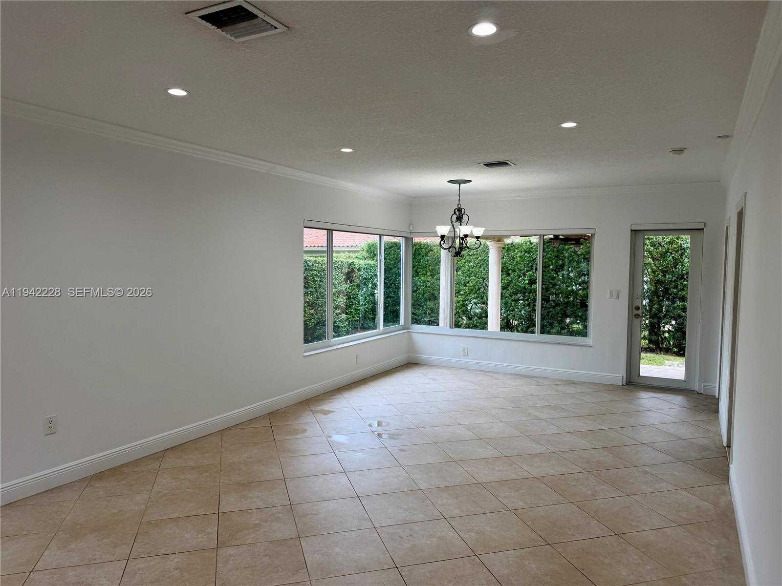 Small Image of 814 CAPRI ST, Coral Gables Number 4