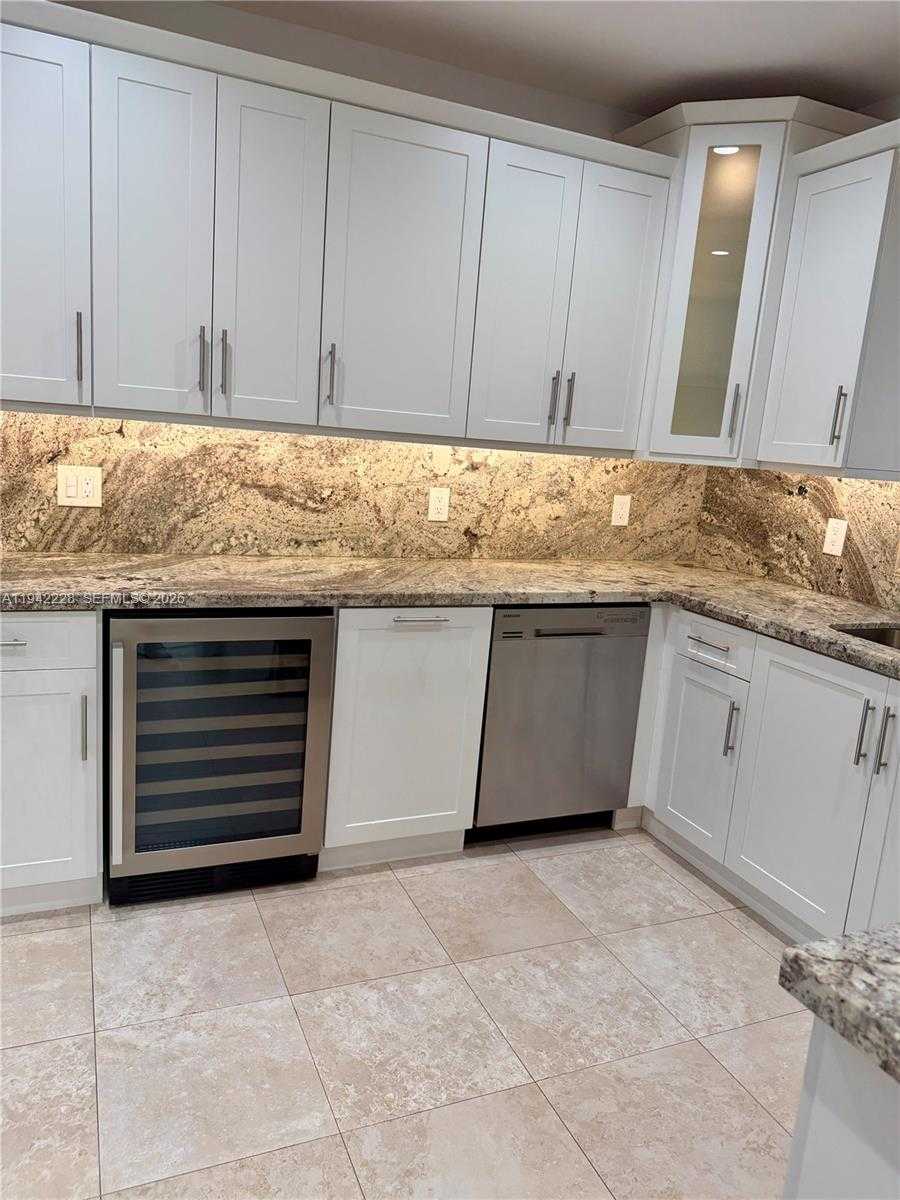 Small Image of 814 CAPRI ST, Coral Gables Number 8