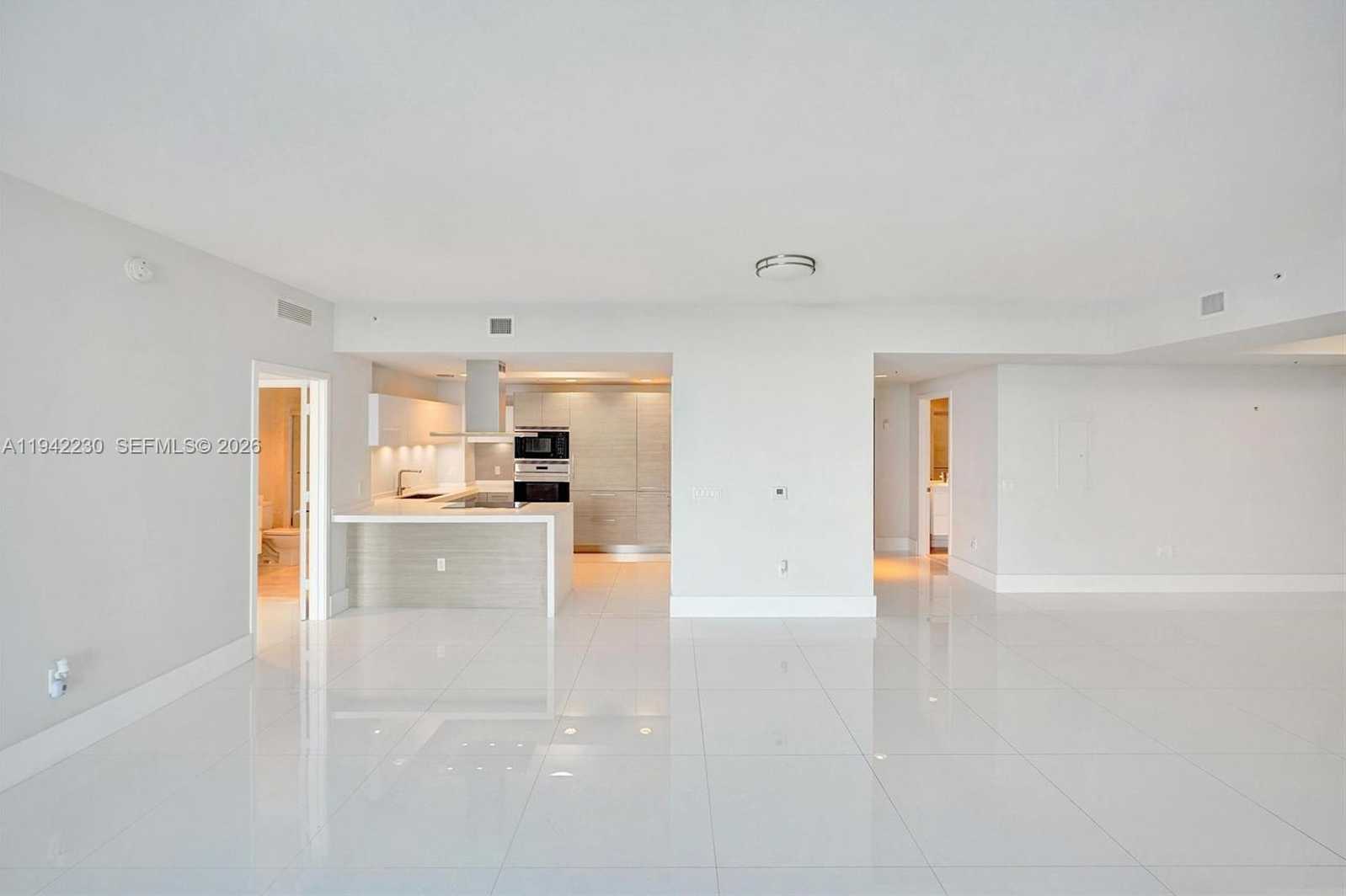 Small Image of 17301 BISCAYNE BLVD #708, North Miami Beach Number 13