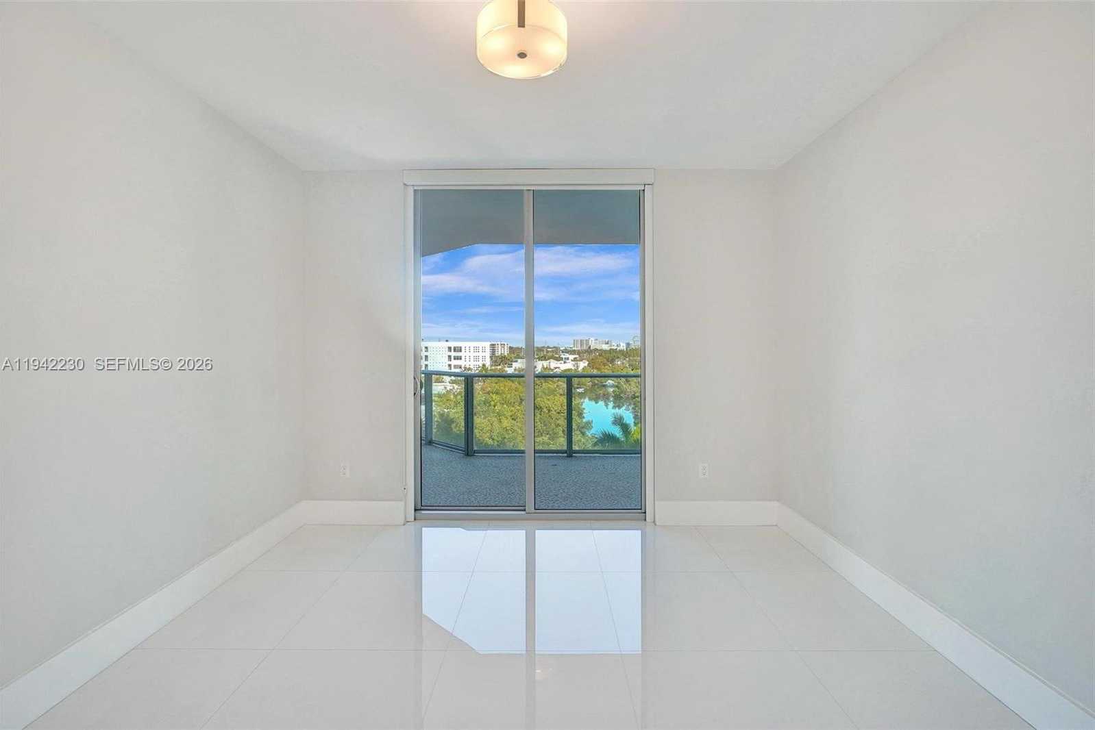 Small Image of 17301 BISCAYNE BLVD #708, North Miami Beach Number 21