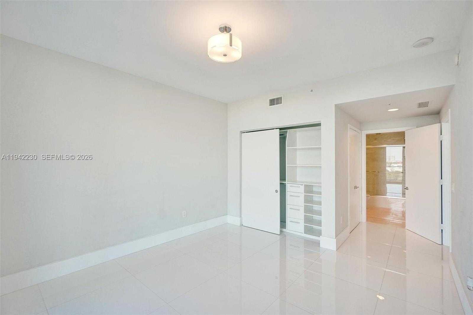 Small Image of 17301 BISCAYNE BLVD #708, North Miami Beach Number 25