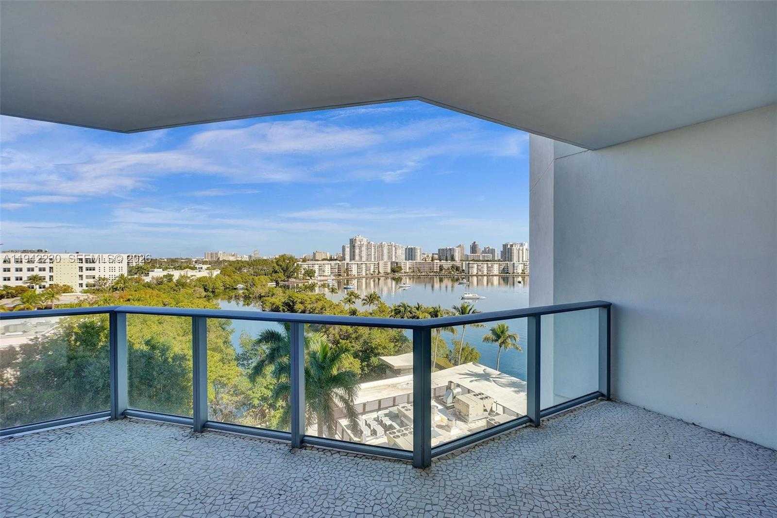 Small Image of 17301 BISCAYNE BLVD #708, North Miami Beach Number 9