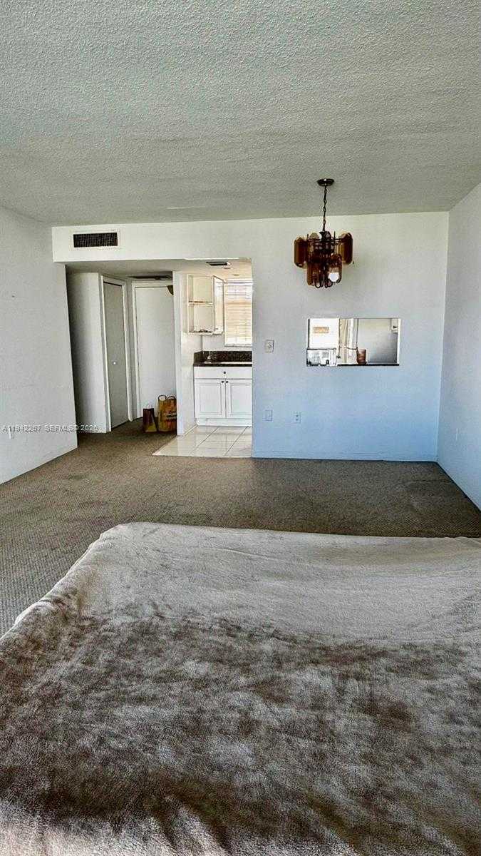 Small Image of 2903 POINT EAST DR #K610, Aventura Number 4