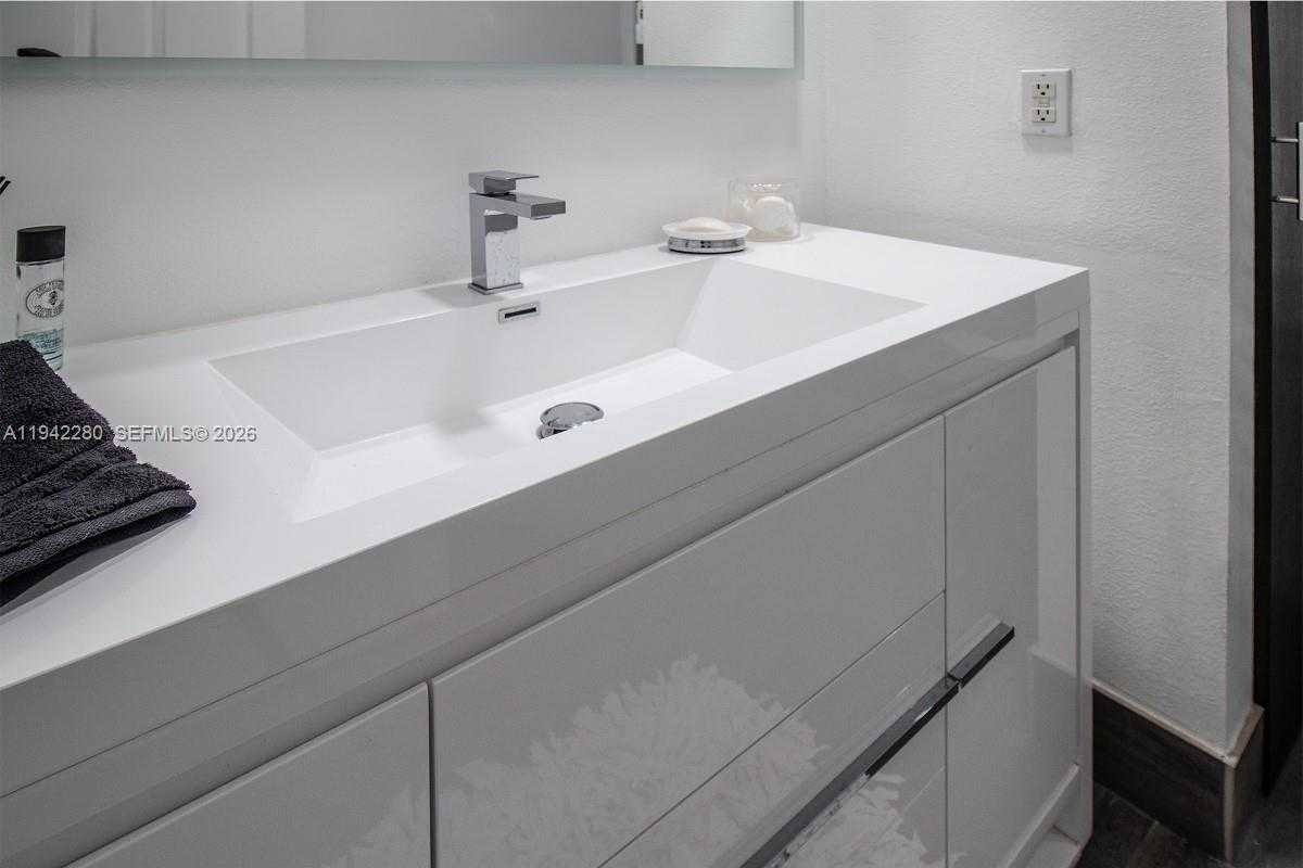 Small Image of 3165 NORTH EAST 184TH ST #6206, Aventura Number 31