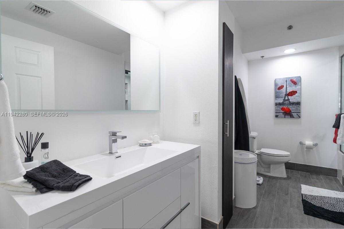 Small Image of 3165 NORTH EAST 184TH ST #6206, Aventura Number 32