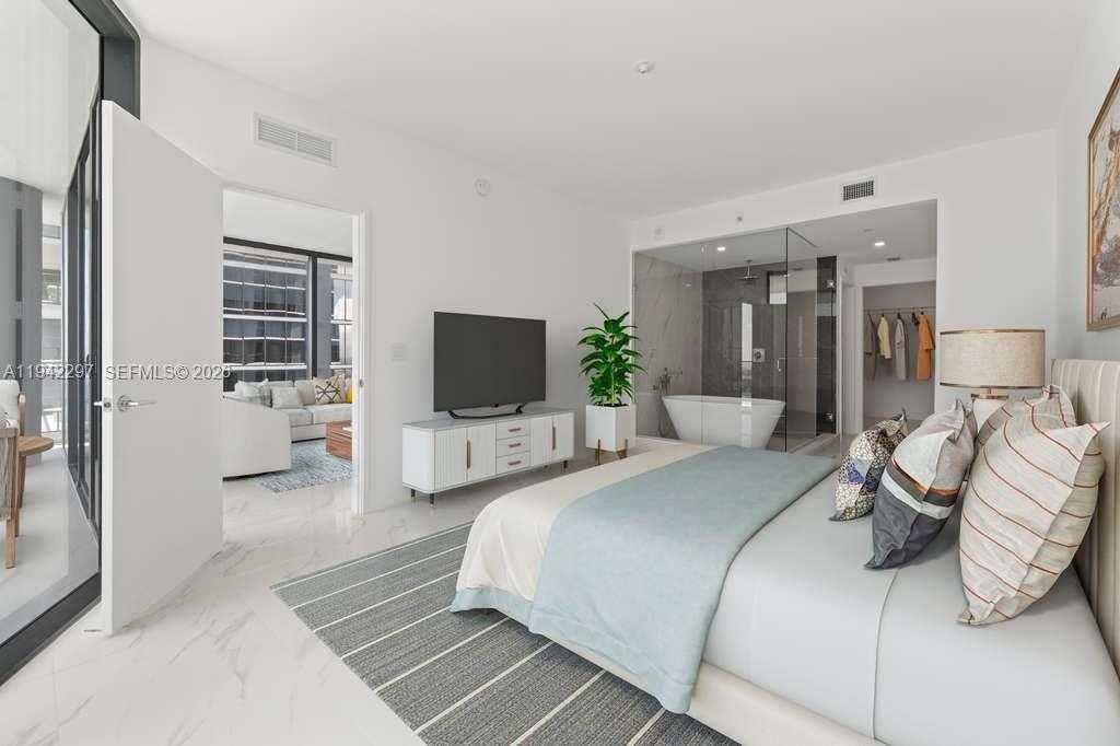 Small Image of 700 NORTH EAST 24 #4907, Miami Number 17