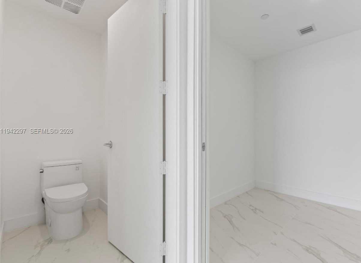 Small Image of 700 NORTH EAST 24 #4907, Miami Number 20