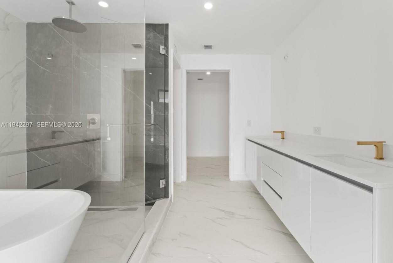 Small Image of 700 NORTH EAST 24 #4907, Miami Number 23