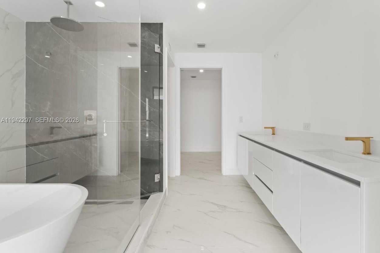 Small Image of 700 NORTH EAST 24 #4907, Miami Number 24