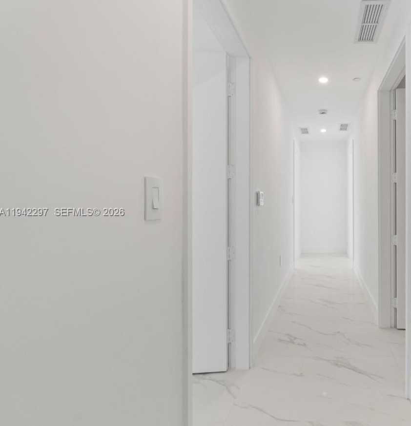 Small Image of 700 NORTH EAST 24 #4907, Miami Number 25