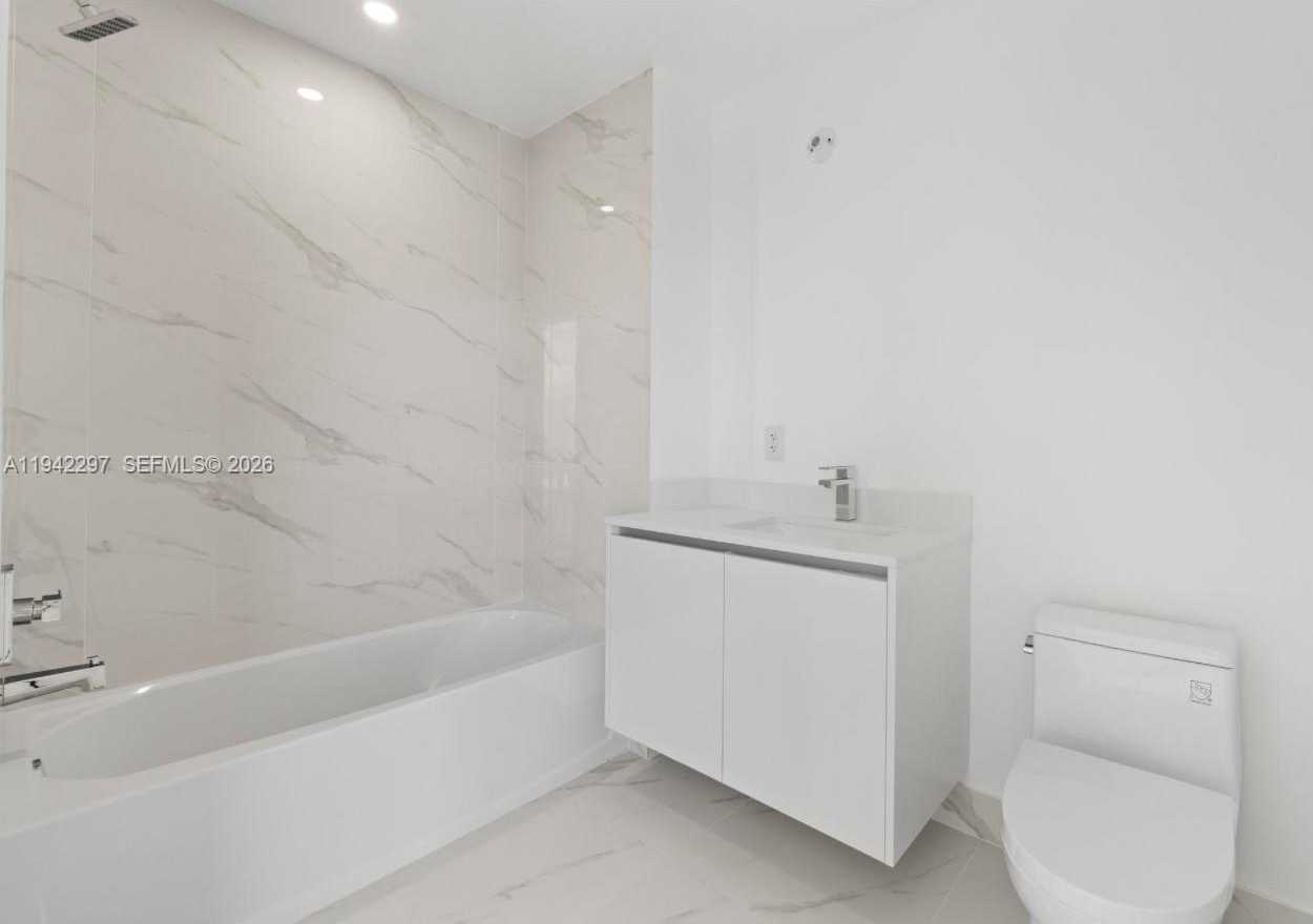 Small Image of 700 NORTH EAST 24 #4907, Miami Number 28