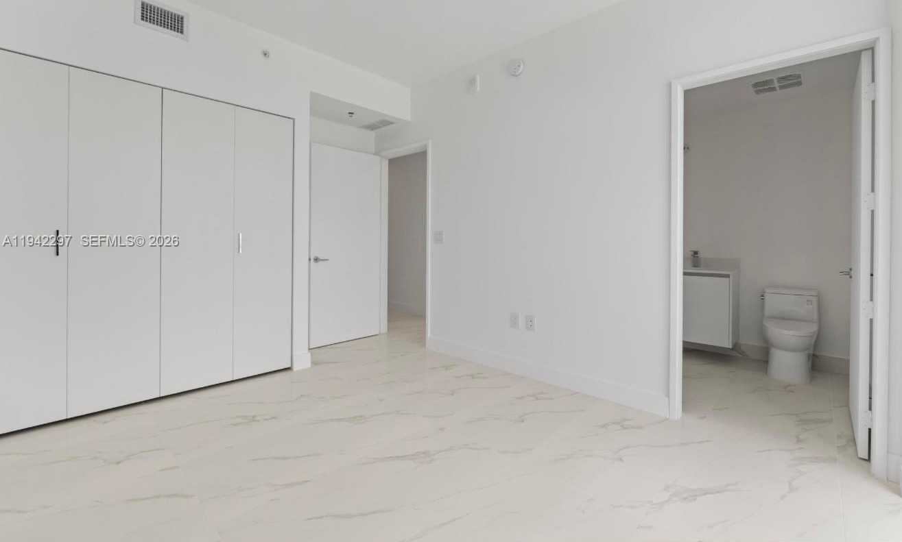 Small Image of 700 NORTH EAST 24 #4907, Miami Number 33