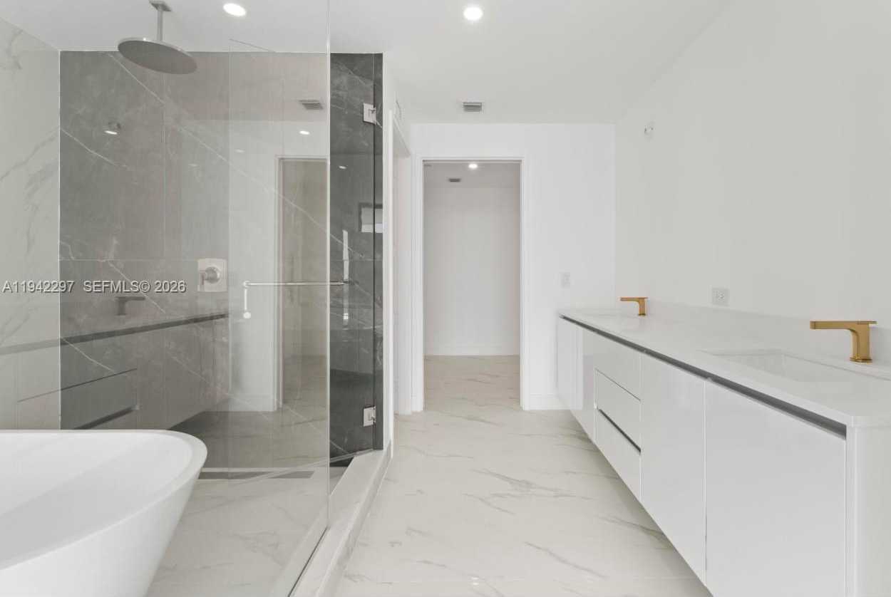 Small Image of 700 NORTH EAST 24 #4907, Miami Number 8