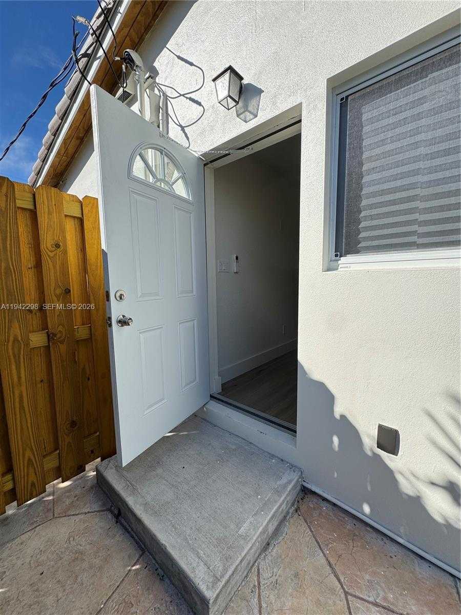 Small Image of Miami Number 2