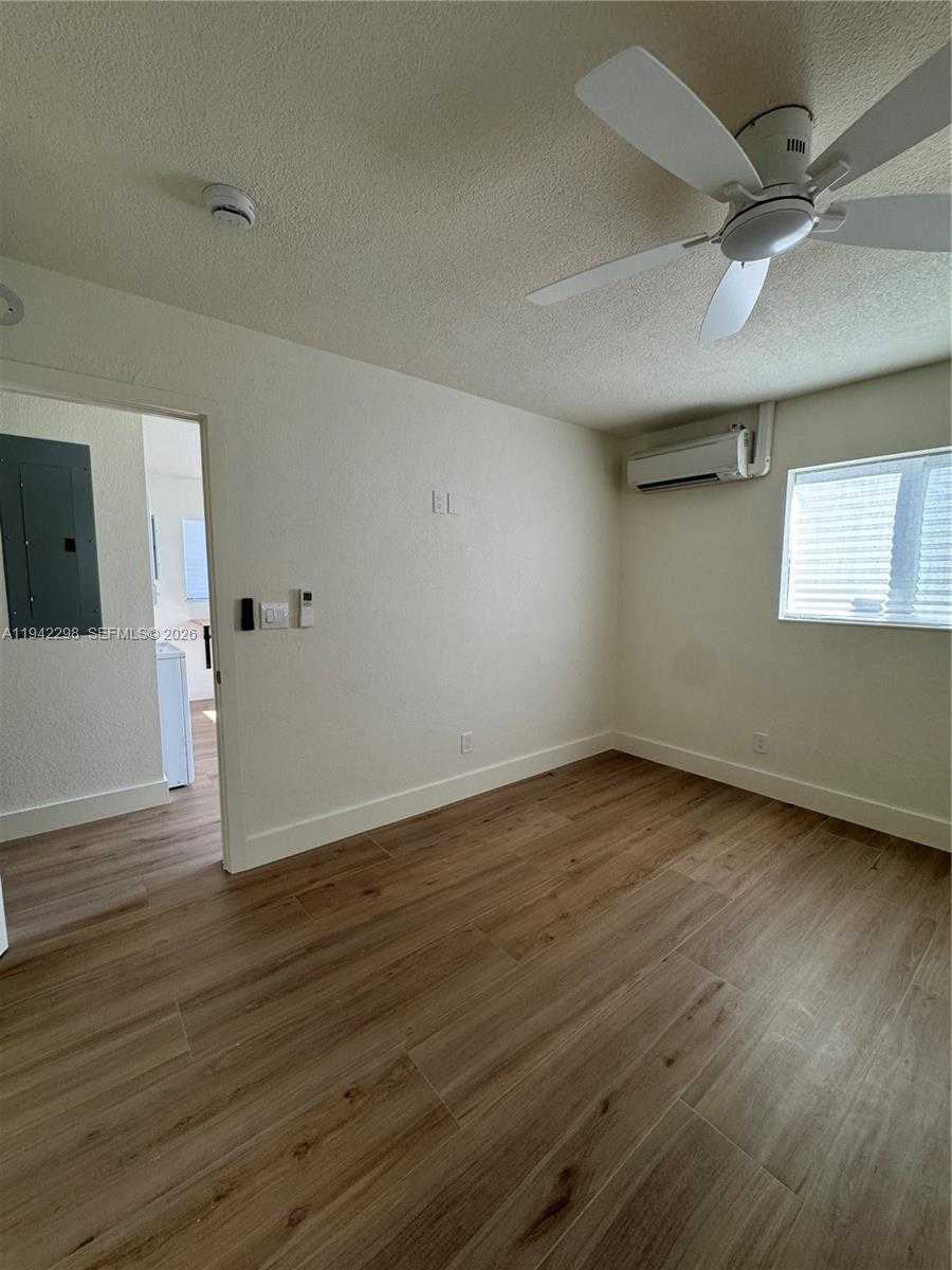 Small Image of Miami Number 3