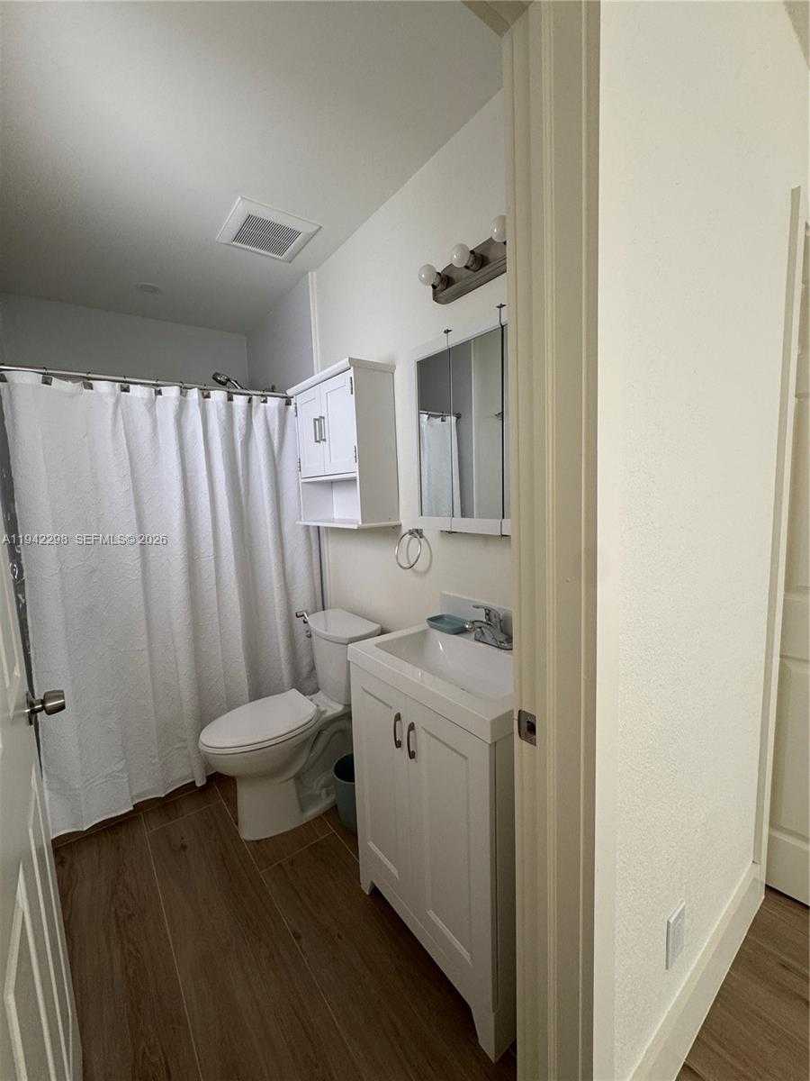 Small Image of Miami Number 4