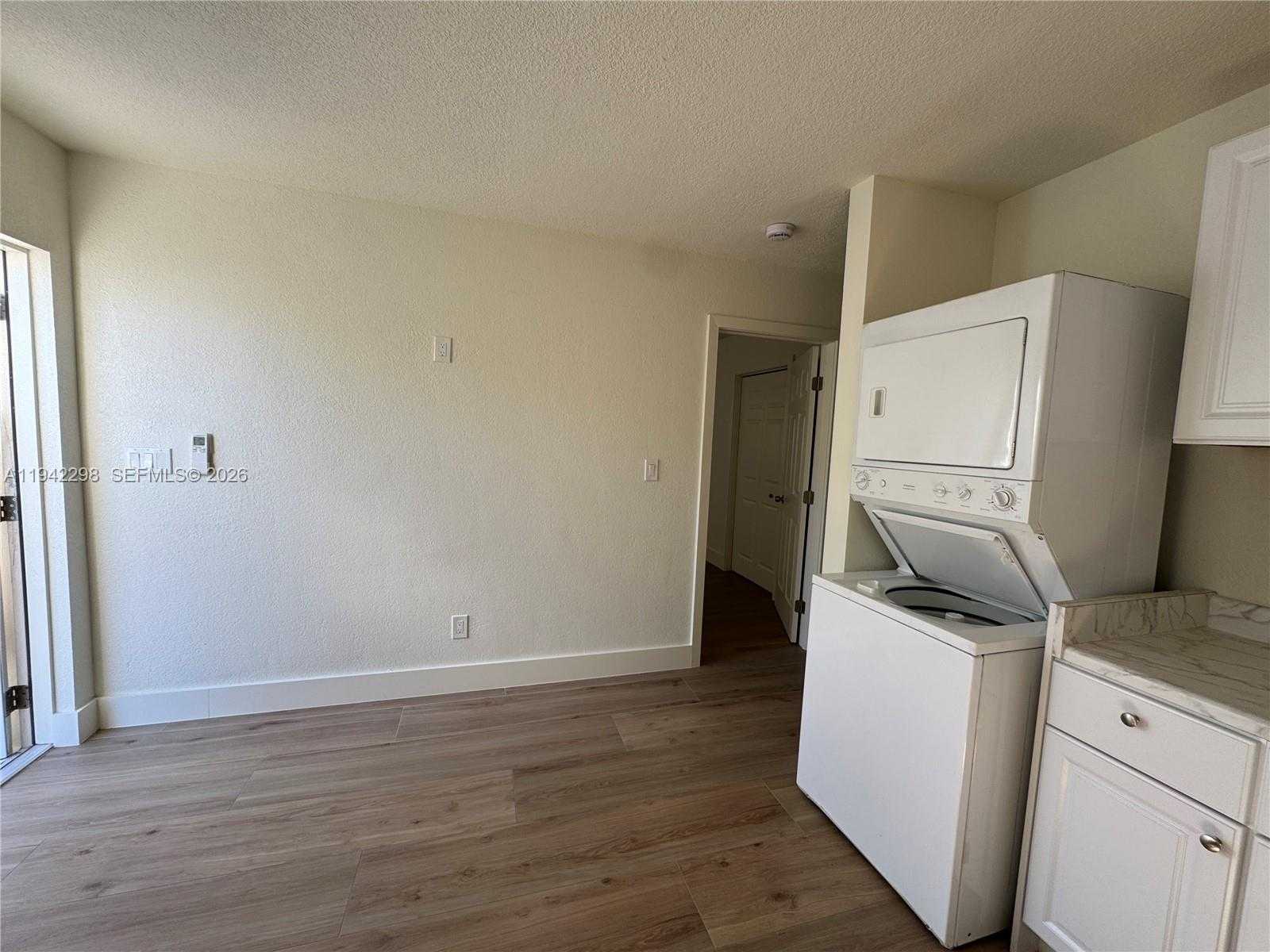 Small Image of Miami Number 7