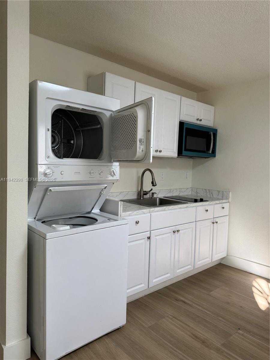 Small Image of Miami Number 8