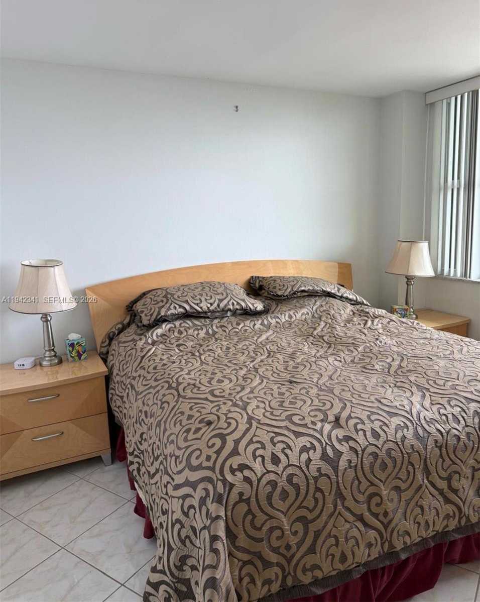 Small Image of 3180 SOUTH OCEAN DR #1712, Hallandale Beach Number 2