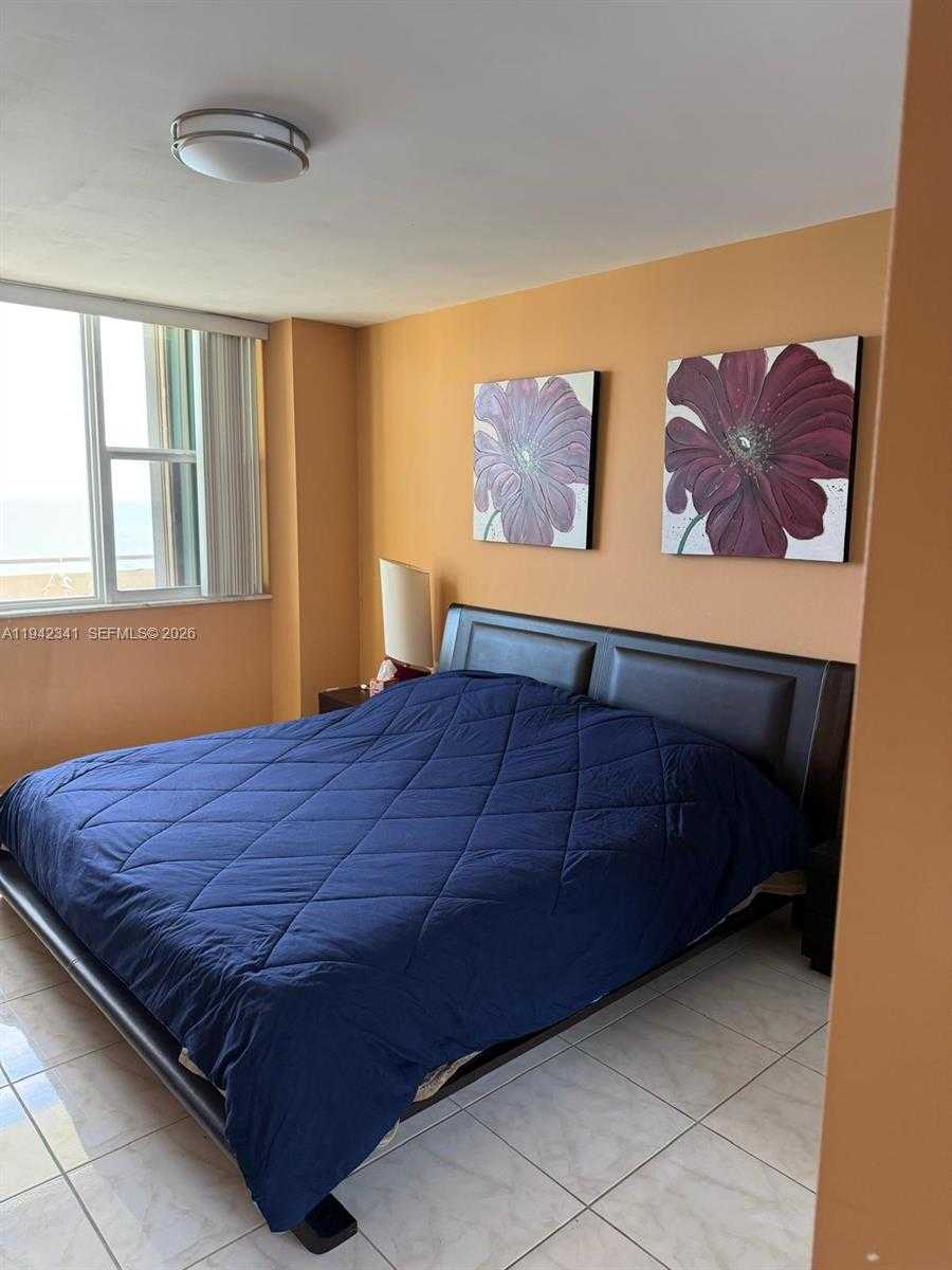 Small Image of 3180 SOUTH OCEAN DR #1712, Hallandale Beach Number 5