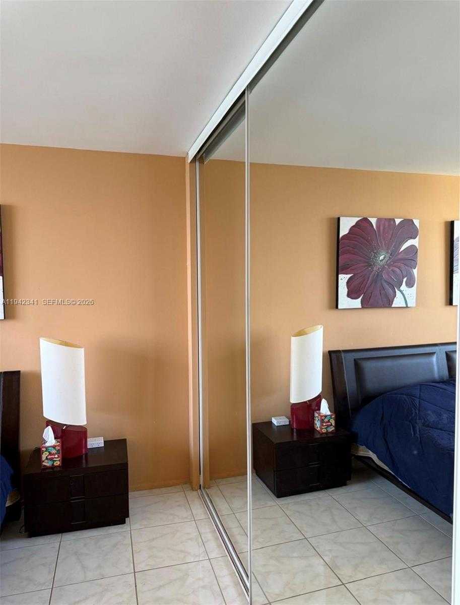 Small Image of 3180 SOUTH OCEAN DR #1712, Hallandale Beach Number 6