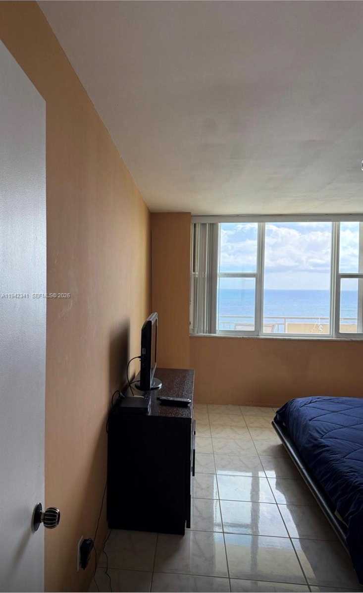 Small Image of 3180 SOUTH OCEAN DR #1712, Hallandale Beach Number 7
