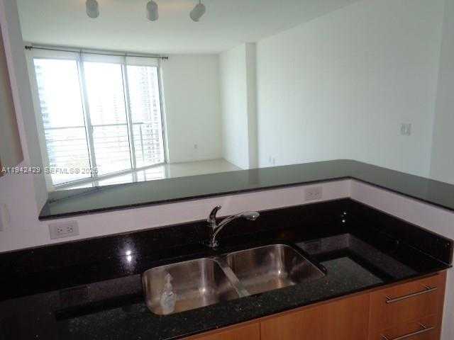 Small Image of 325 SOUTH BISCAYNE BLVD #2417, Miami Number 6