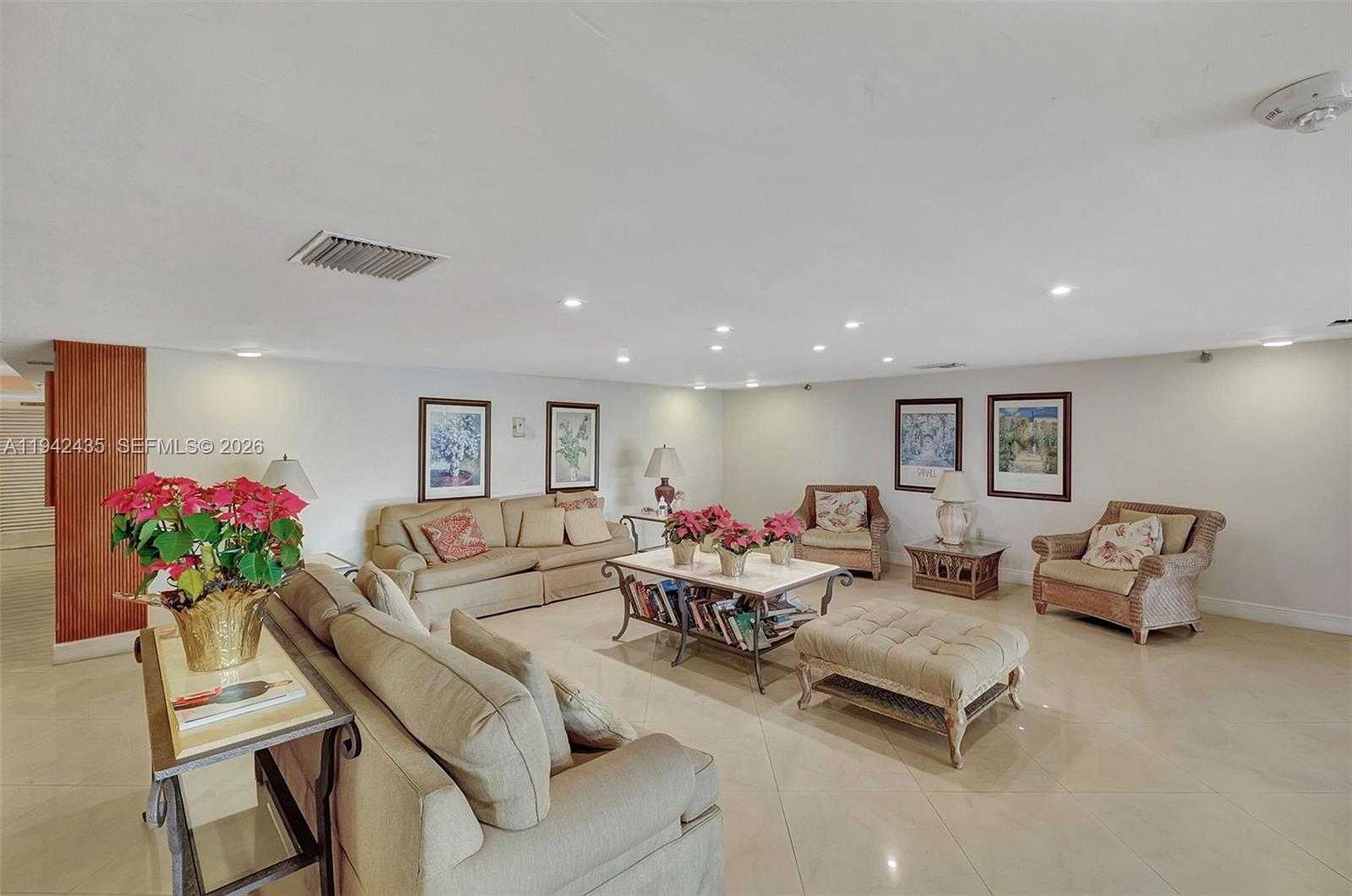 Small Image of 2457 COLLINS AVE #1402, Miami Beach Number 12