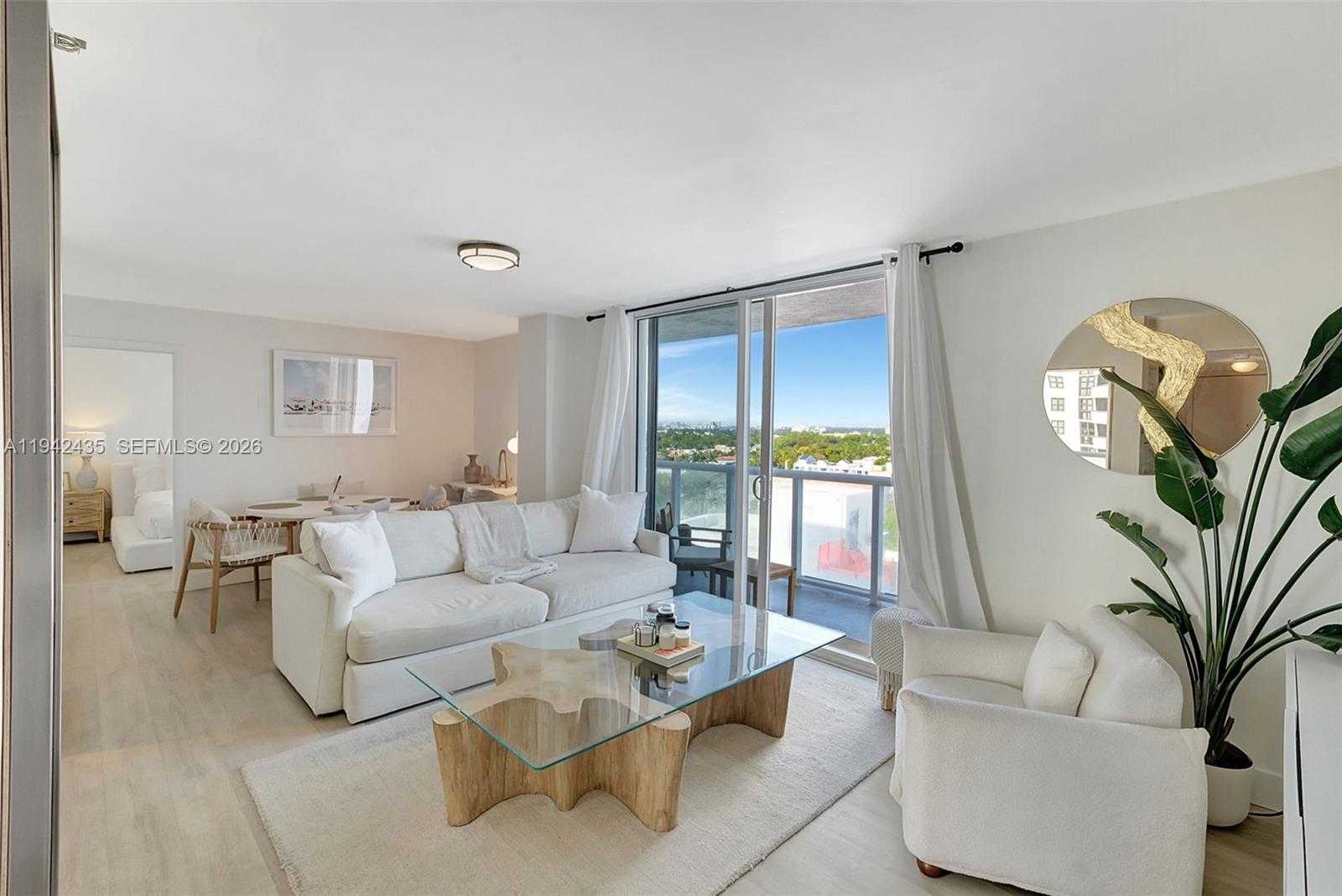 Small Image of 2457 COLLINS AVE #1402, Miami Beach Number 2