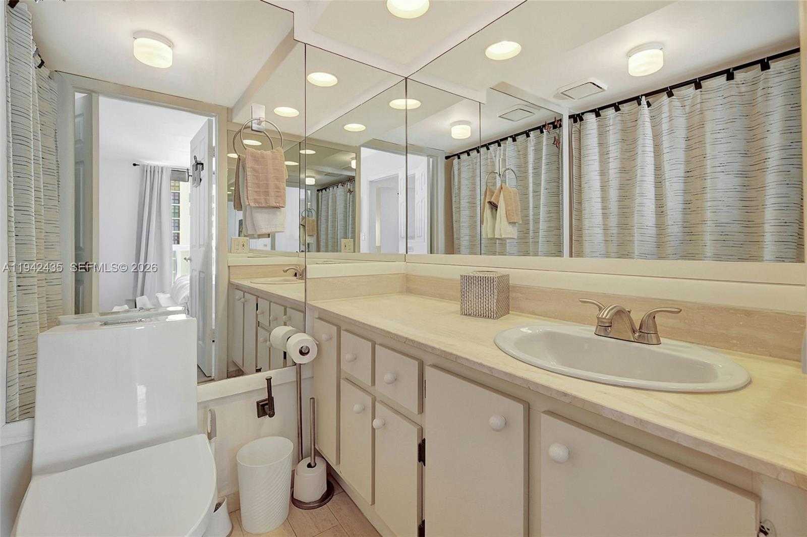 Small Image of 2457 COLLINS AVE #1402, Miami Beach Number 9