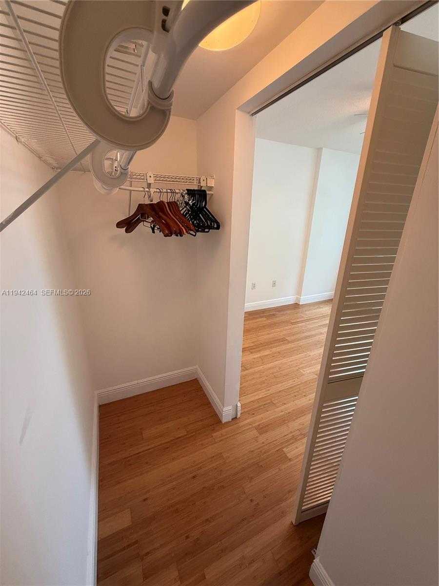 Small Image of 31 SOUTH EAST 5TH ST #1204, Miami Number 22