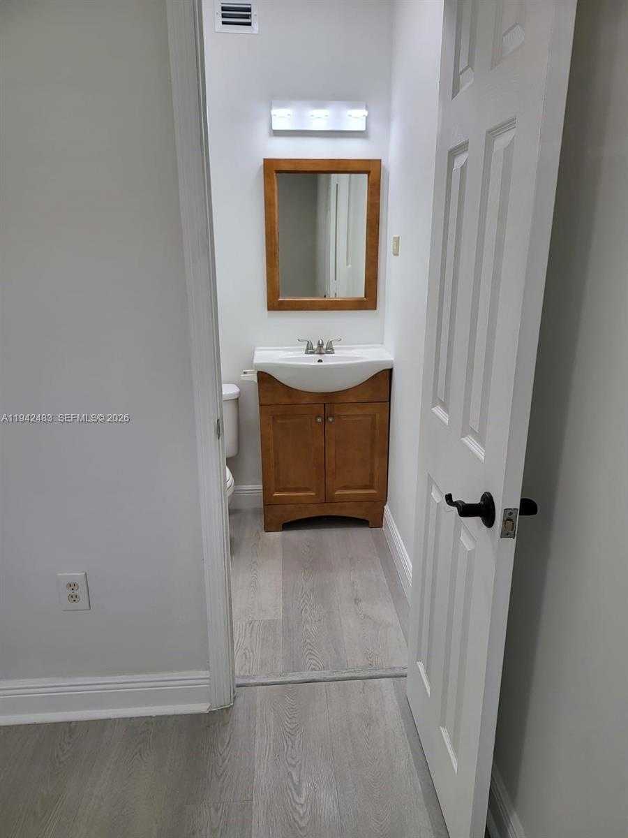 Small Image of 2330 SOUTH WEST 31ST AVE, Miami Number 13