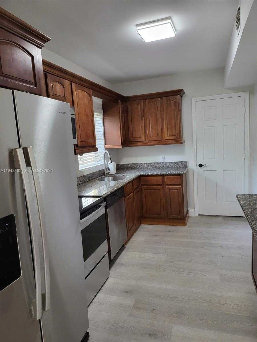 Small Image of 2330 SOUTH WEST 31ST AVE, Miami Number 5