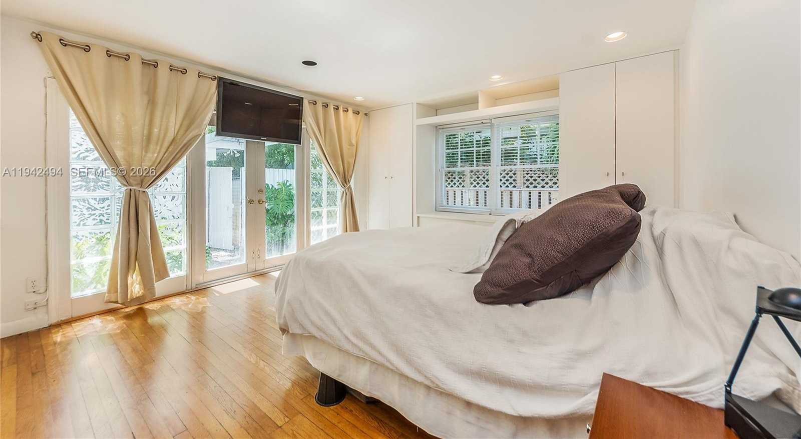 Small Image of 4255 LENNOX DR, Miami Number 18