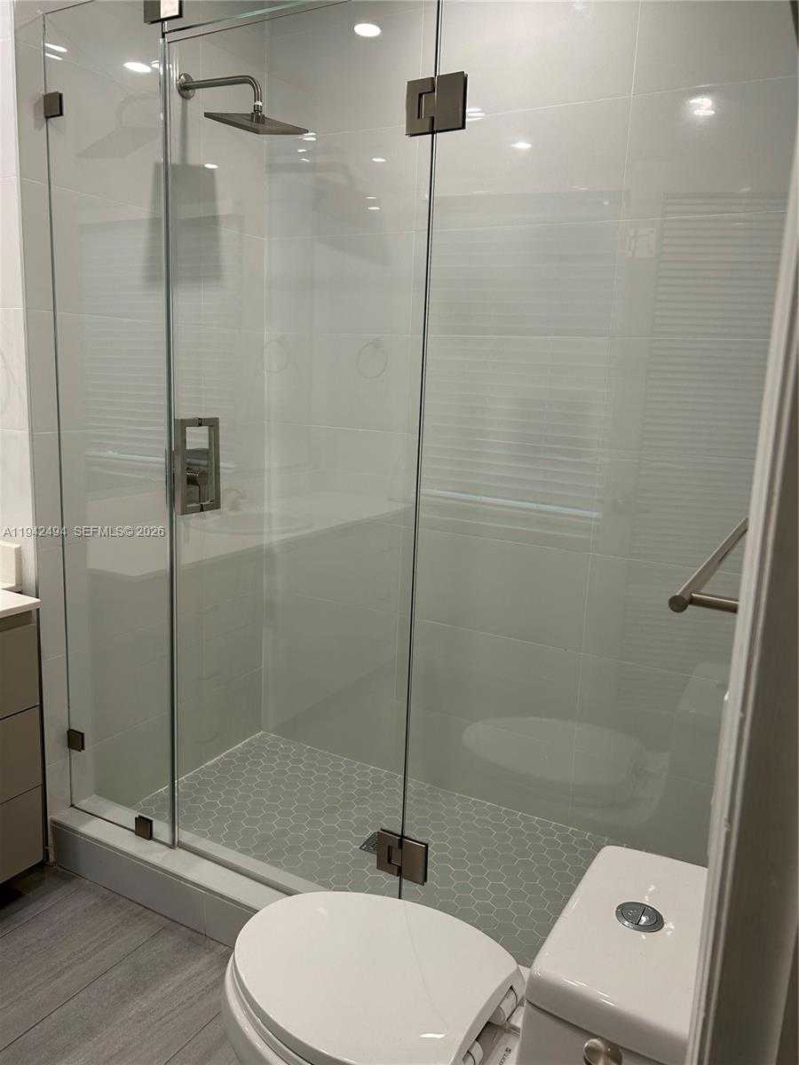 Small Image of 4255 LENNOX DR, Miami Number 24