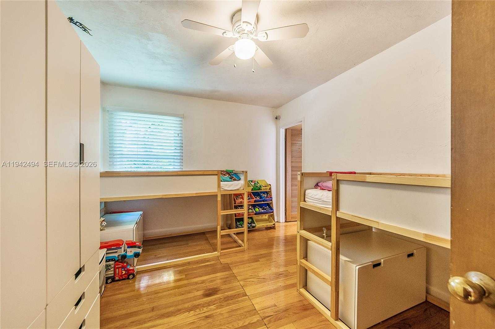 Small Image of 4255 LENNOX DR, Miami Number 25