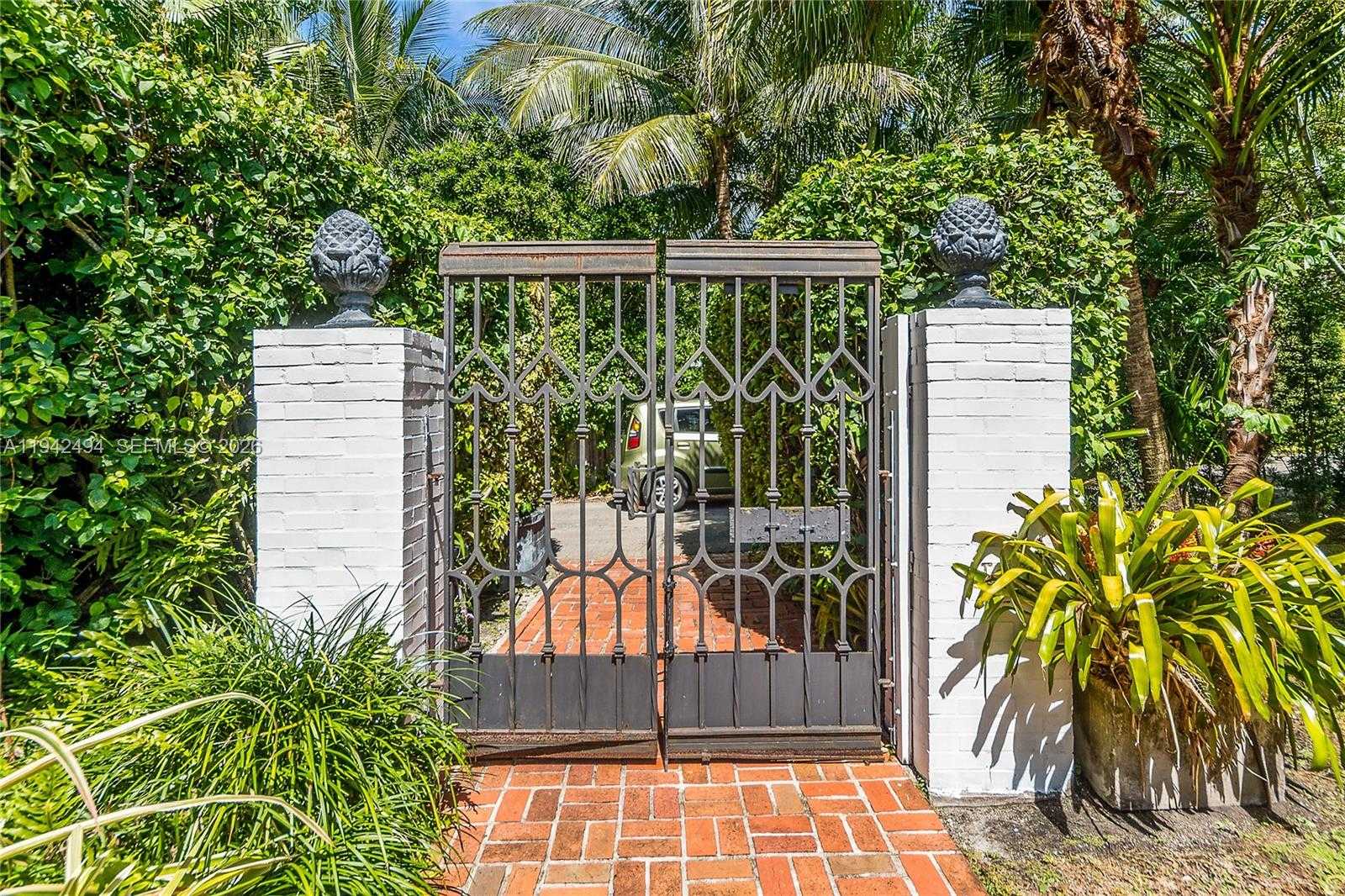 Small Image of 4255 LENNOX DR, Miami Number 30