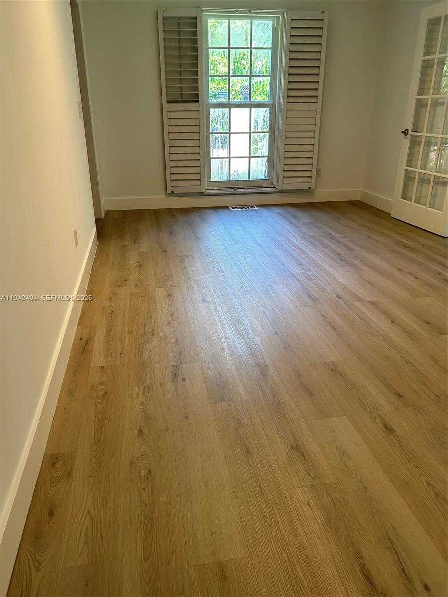 Small Image of 4255 LENNOX DR, Miami Number 32