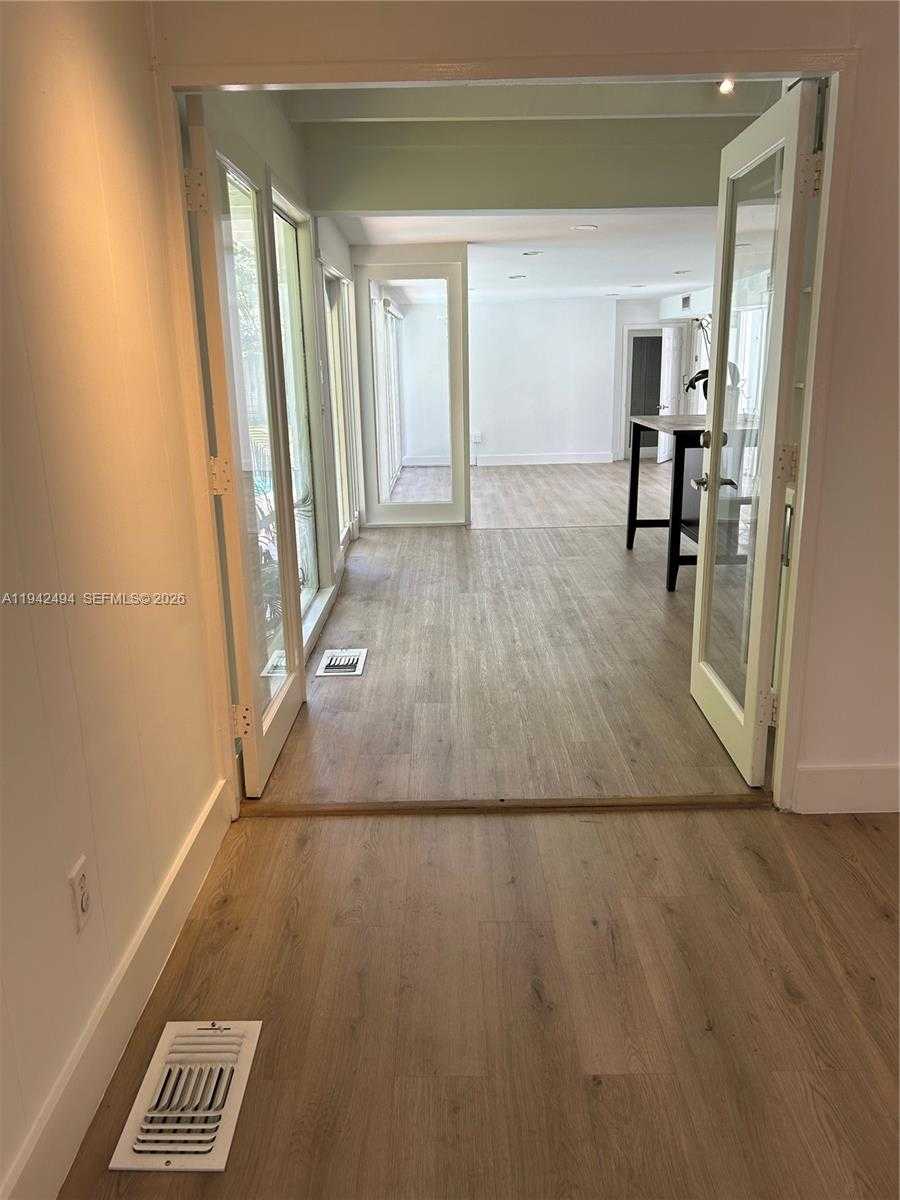 Small Image of 4255 LENNOX DR, Miami Number 33