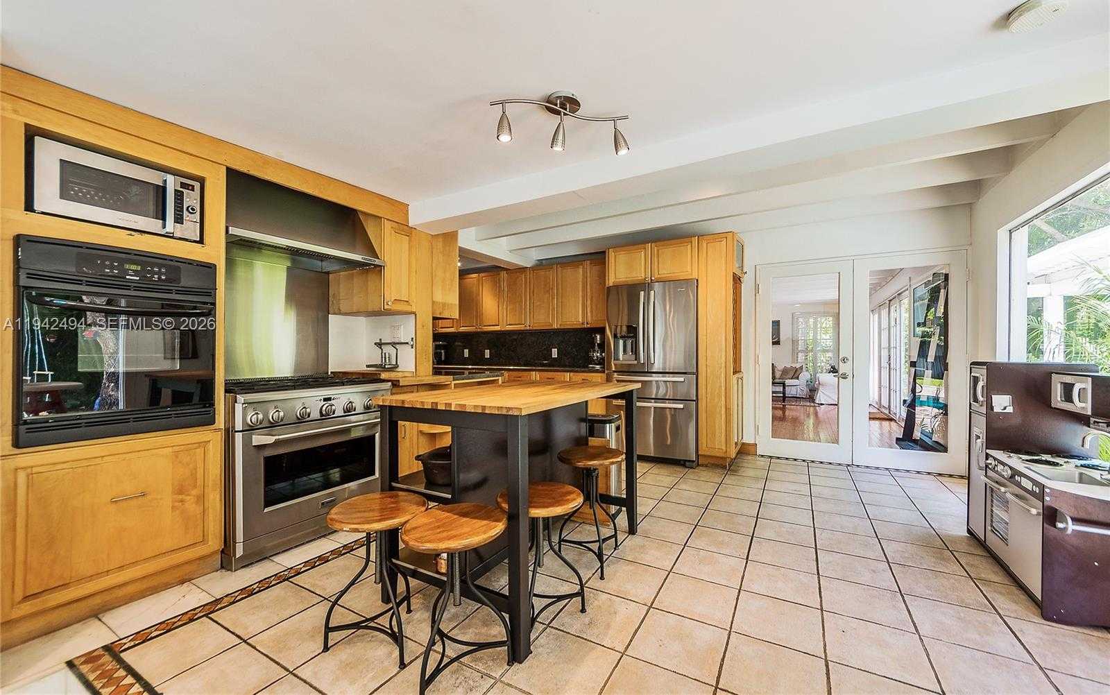 Small Image of 4255 LENNOX DR, Miami Number 6