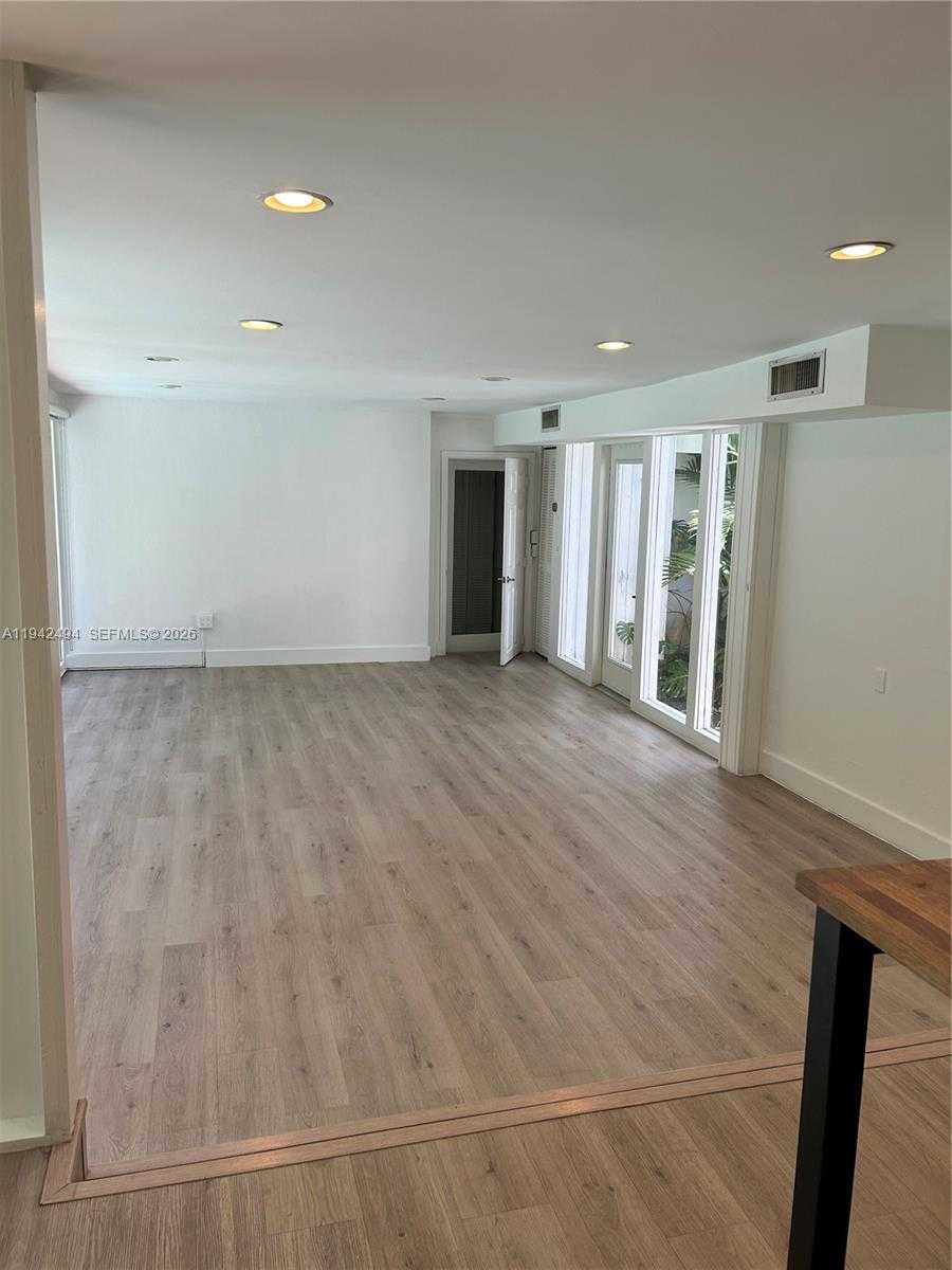 Small Image of 4255 LENNOX DR, Miami Number 7