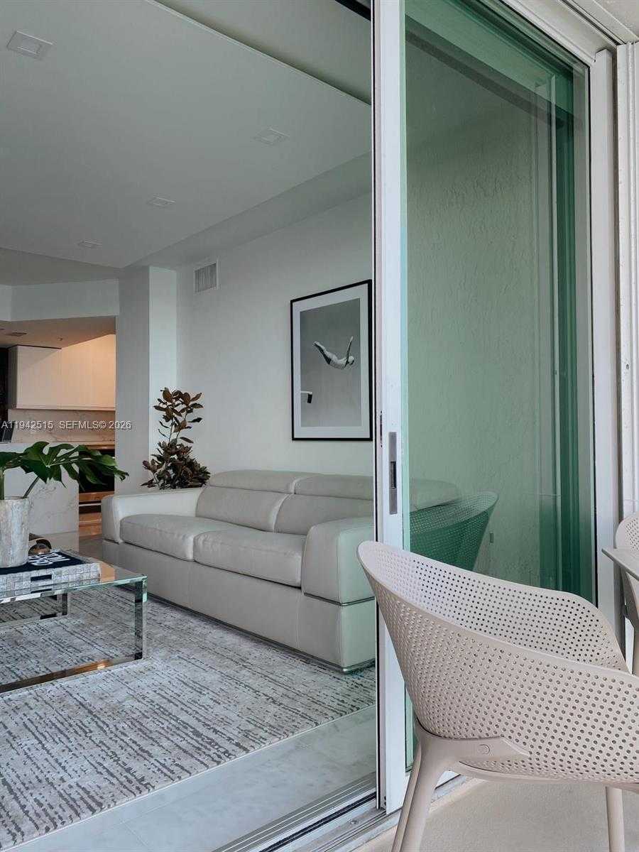 Small Image of 800 CLAUGHTON ISLAND DR #2002, Miami Number 12