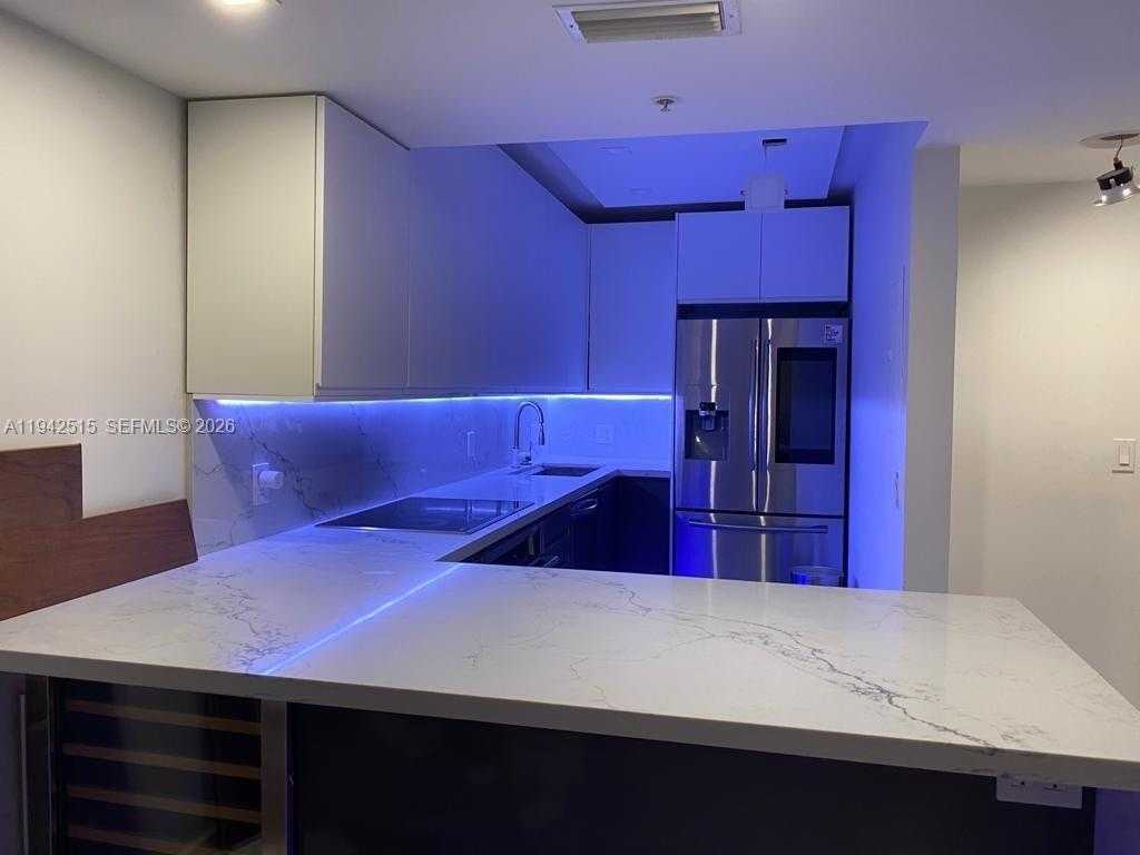 Small Image of 800 CLAUGHTON ISLAND DR #2002, Miami Number 16