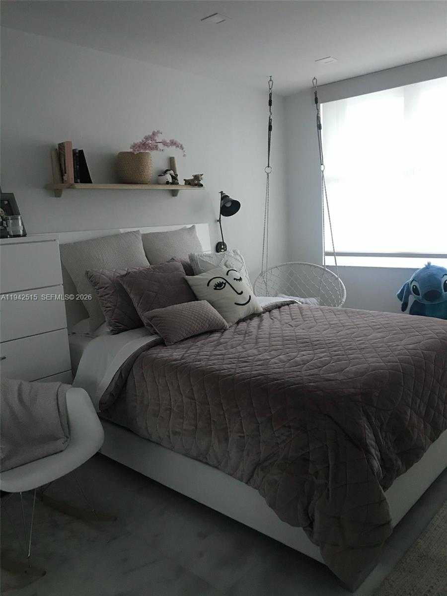 Small Image of 800 CLAUGHTON ISLAND DR #2002, Miami Number 2