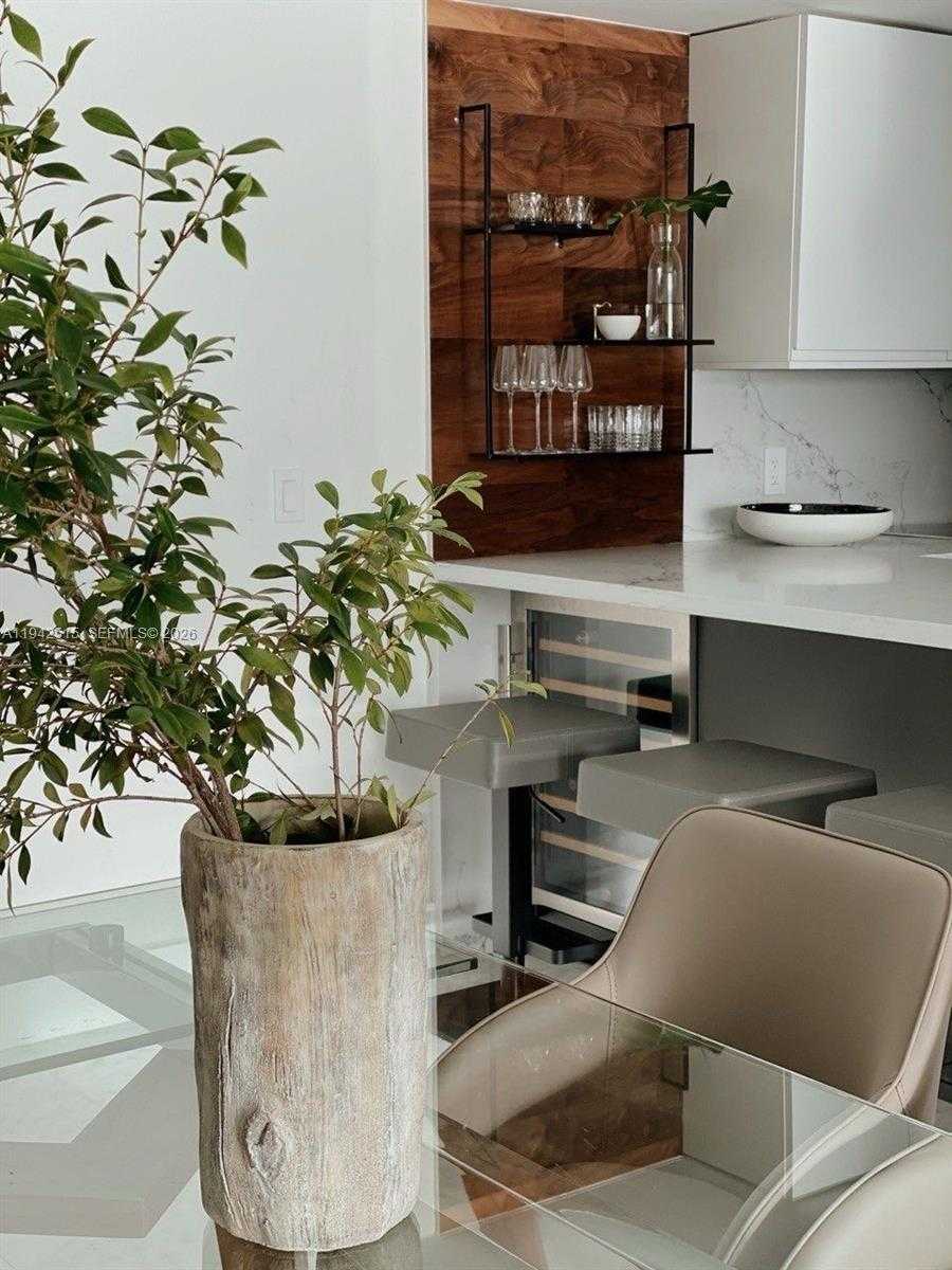 Small Image of 800 CLAUGHTON ISLAND DR #2002, Miami Number 25